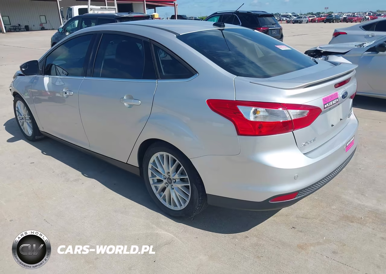 2014 Ford Focus Titanium VIN:1FADP3J20EL310272 - 3