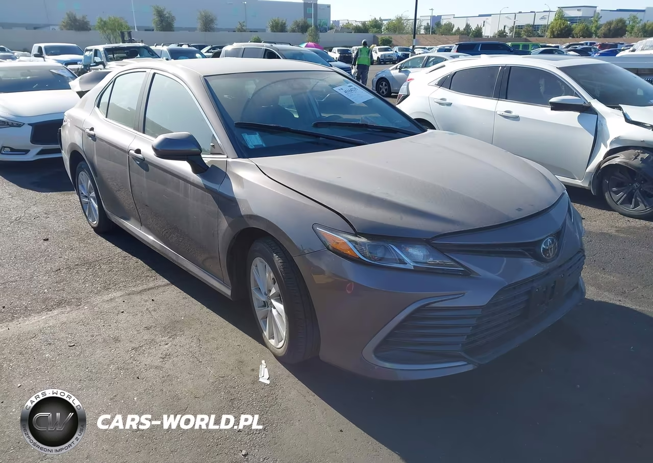 2024 Toyota Camry Le – zdjęcie 1 z 17