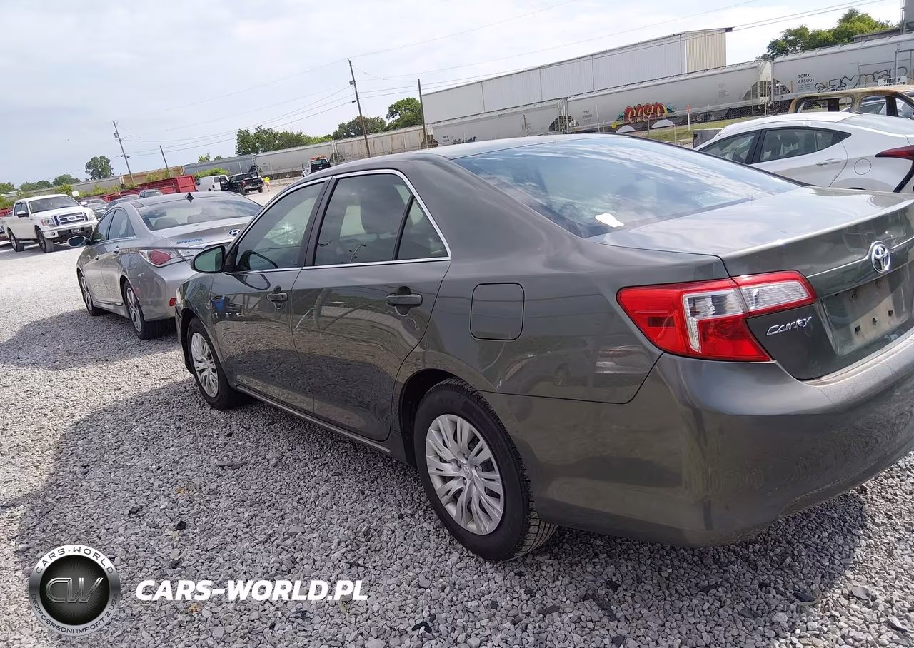 2014 Toyota Camry Le VIN:4T1BF1FK8EU815029 - 14
