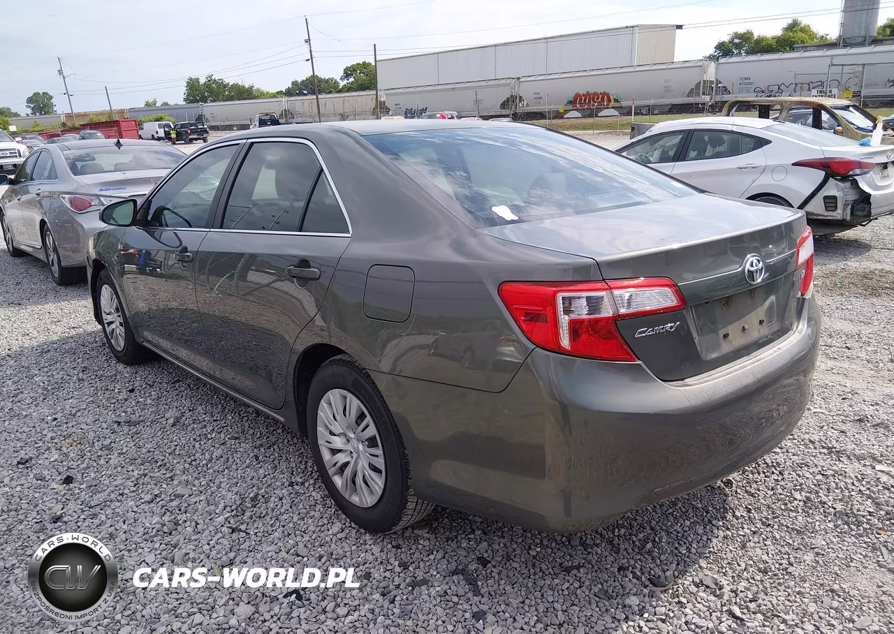 2014 Toyota Camry Le VIN:4T1BF1FK8EU815029 - 3