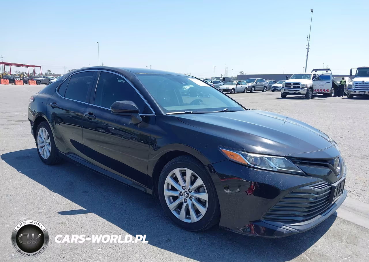 2019 Toyota Camry Le – zdjęcie 1 z 17