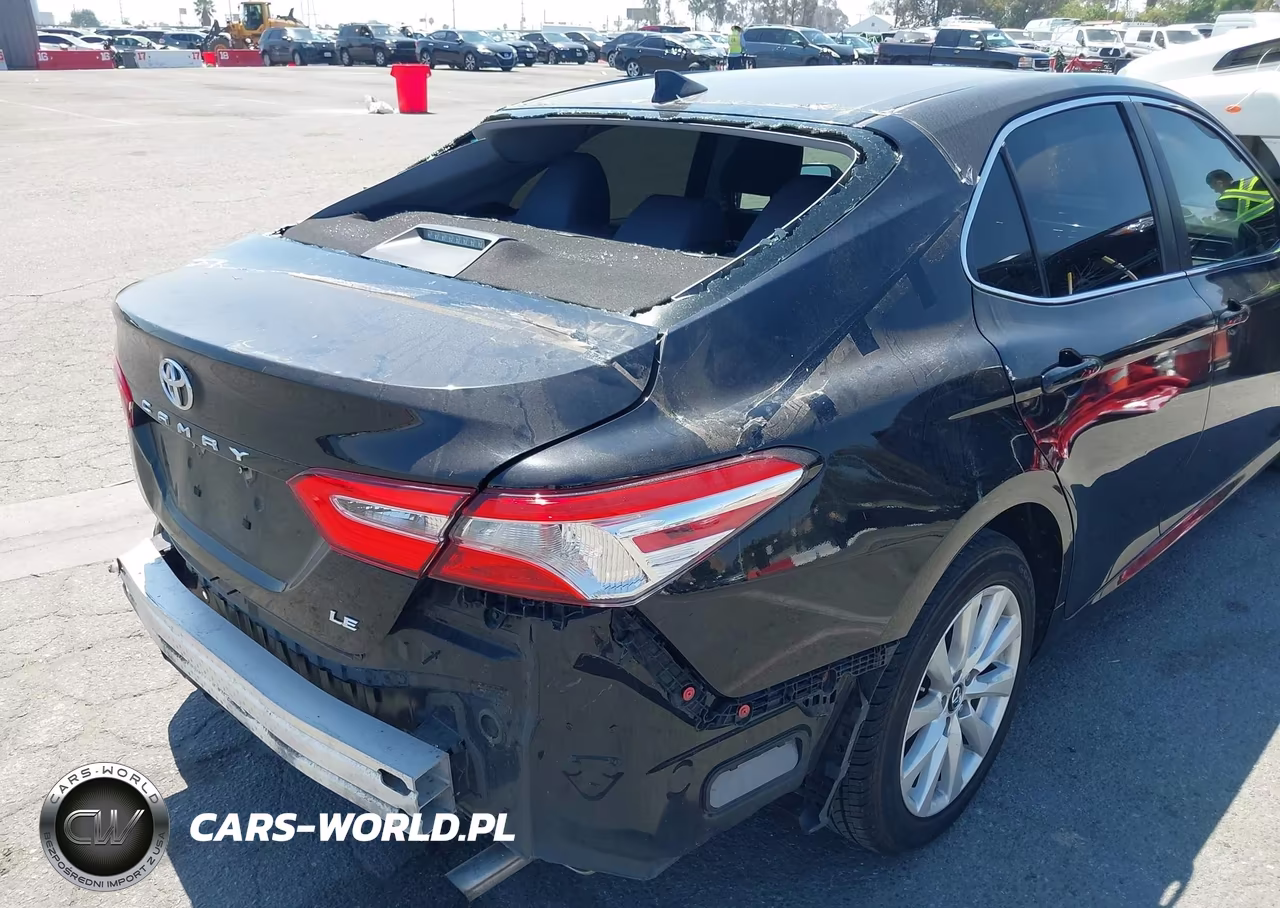 2019 Toyota Camry Le VIN:4T1B11HK2KU265284 - 17