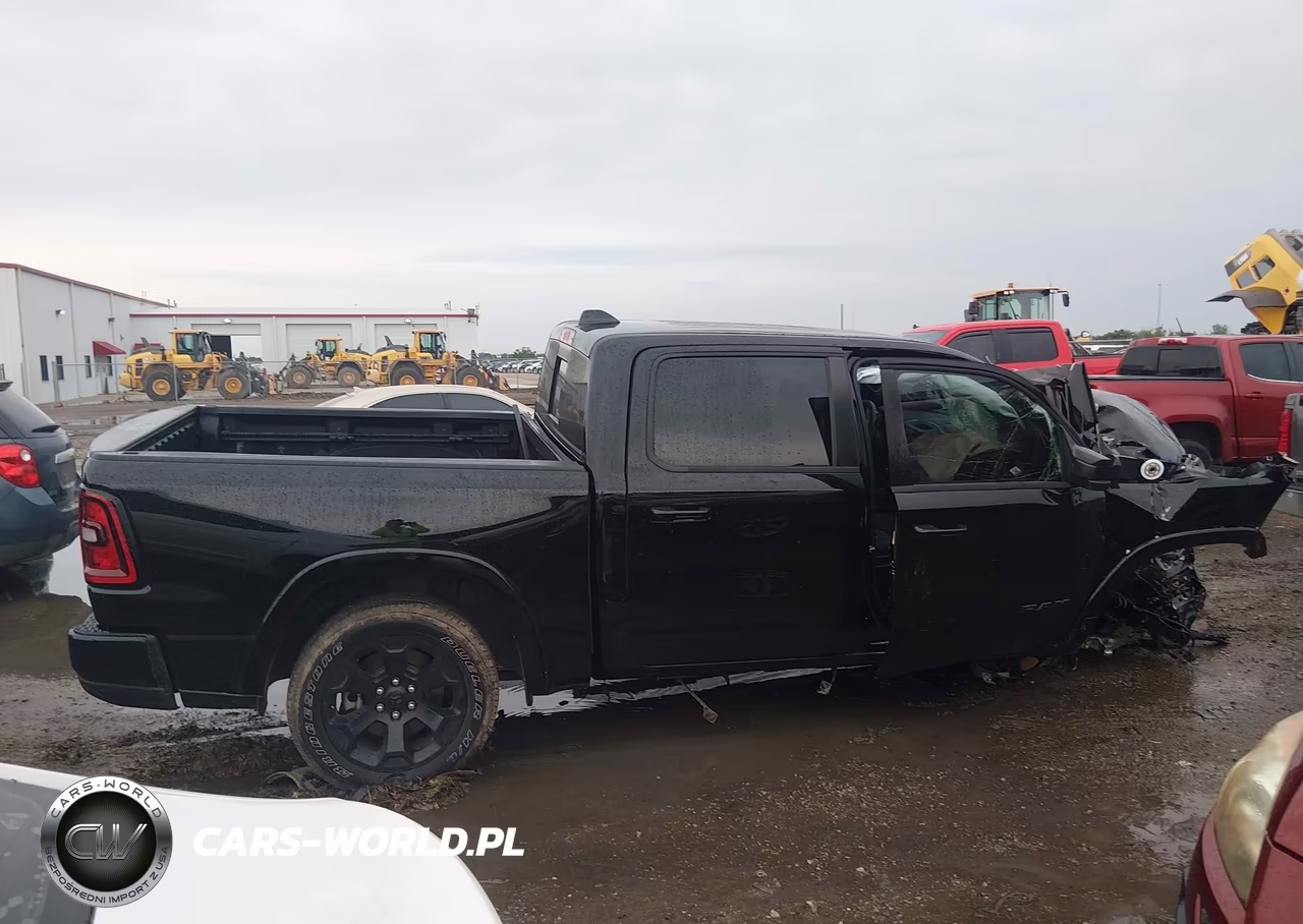 2025 Ram 1500 VIN:1C6SRFFP5SN633693 - 13