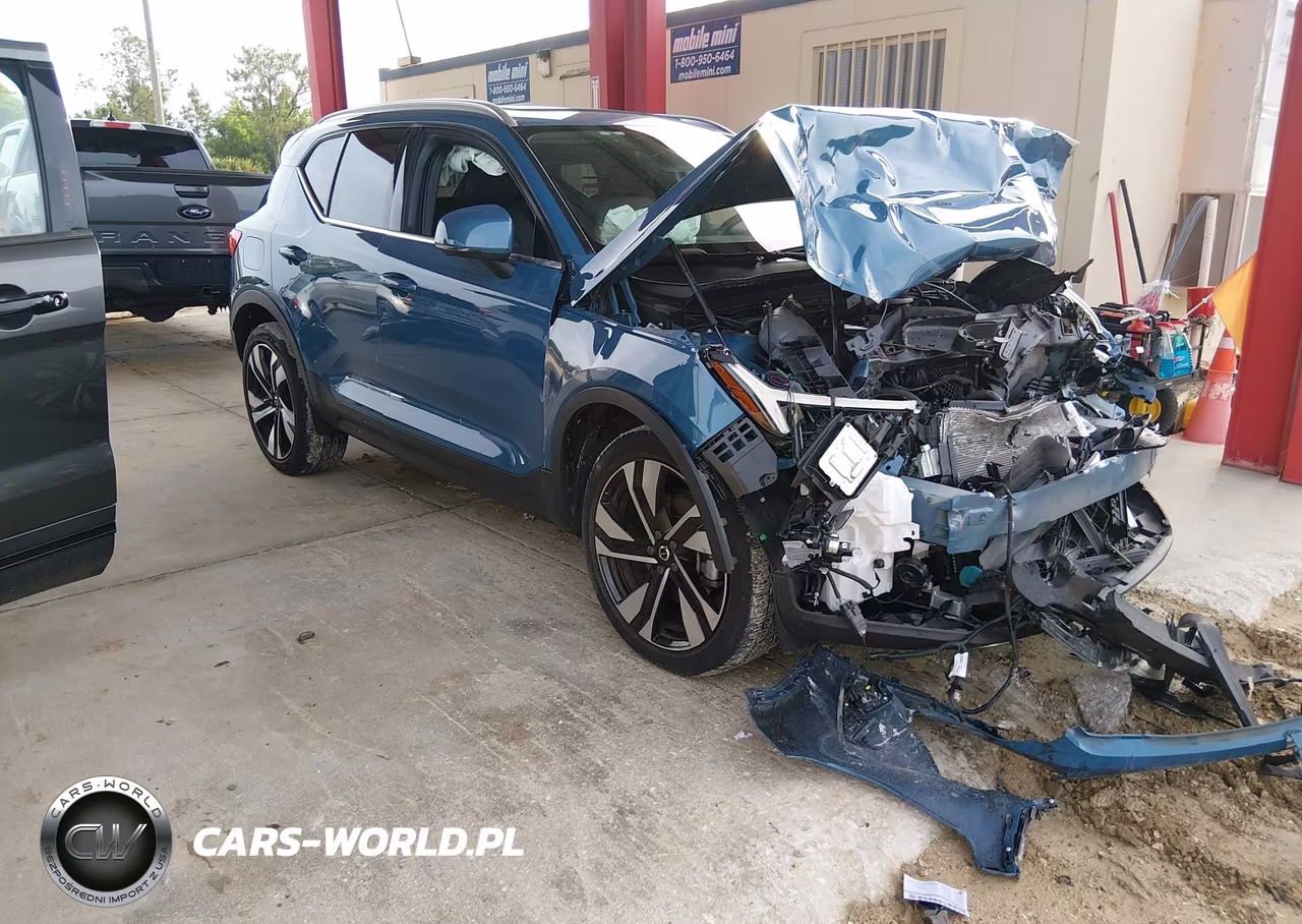 2023 Volvo Xc40 B5 Plus Bright Theme – zdjęcie 1 z 16