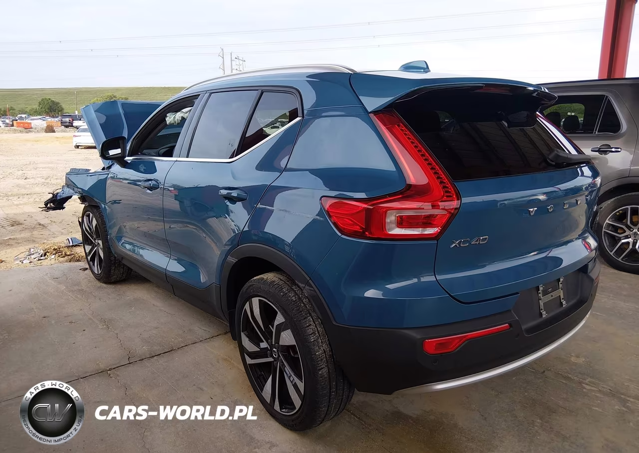 2023 Volvo Xc40 B5 Plus Bright Theme VIN:YV4L12UE0P2020028 - 3