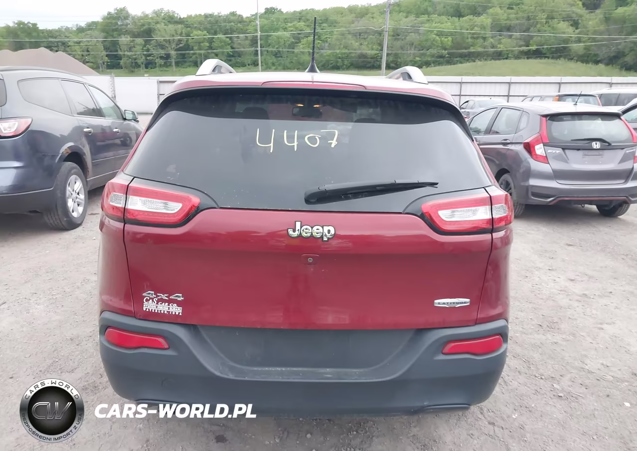 2017 Jeep Cherokee Latitude 4X4 VIN:1C4PJMCB5HW660074 - 17