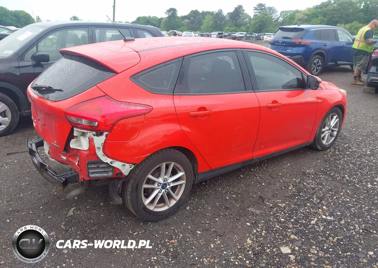 2015 Ford Focus Se VIN:1FADP3K2XFL253319 - 4