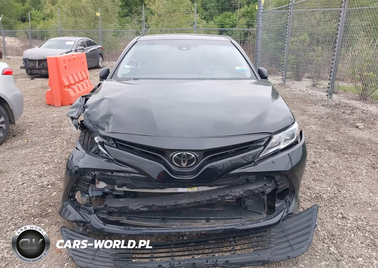 2018 Toyota Camry Le VIN:4T1B11HK8JU095351 - 12