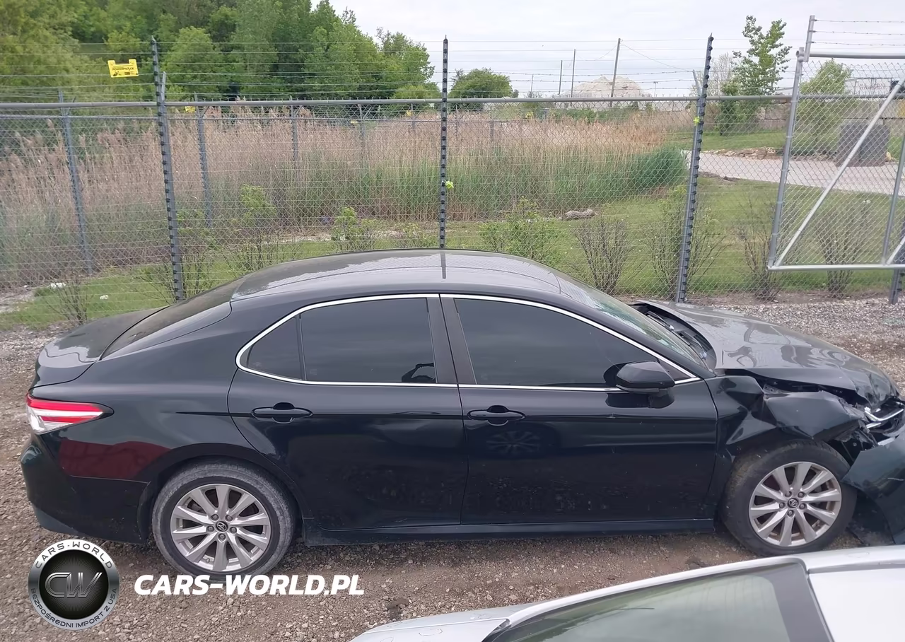 2018 Toyota Camry Le VIN:4T1B11HK8JU095351 - 13