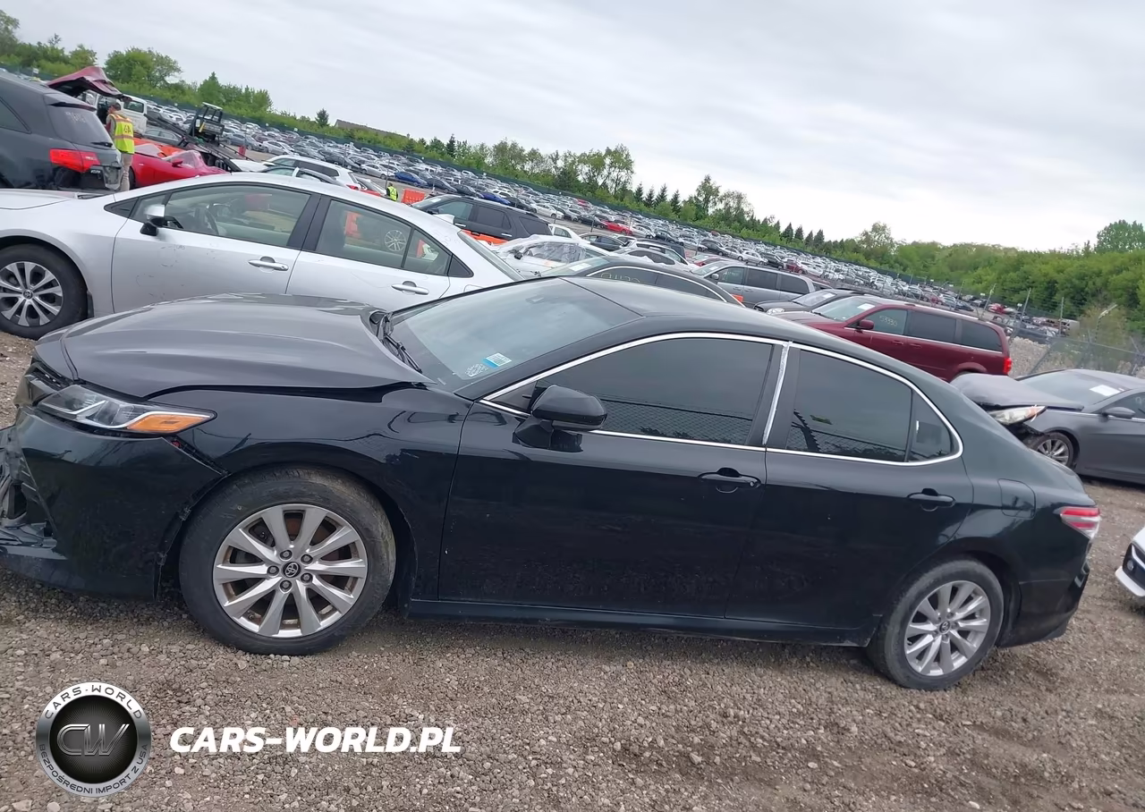 2018 Toyota Camry Le VIN:4T1B11HK8JU095351 - 14
