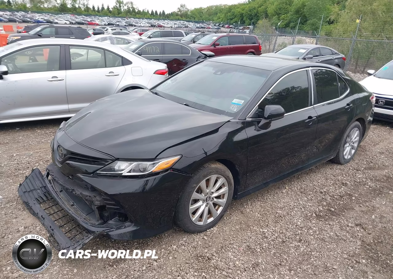 2018 Toyota Camry Le VIN:4T1B11HK8JU095351 - 2