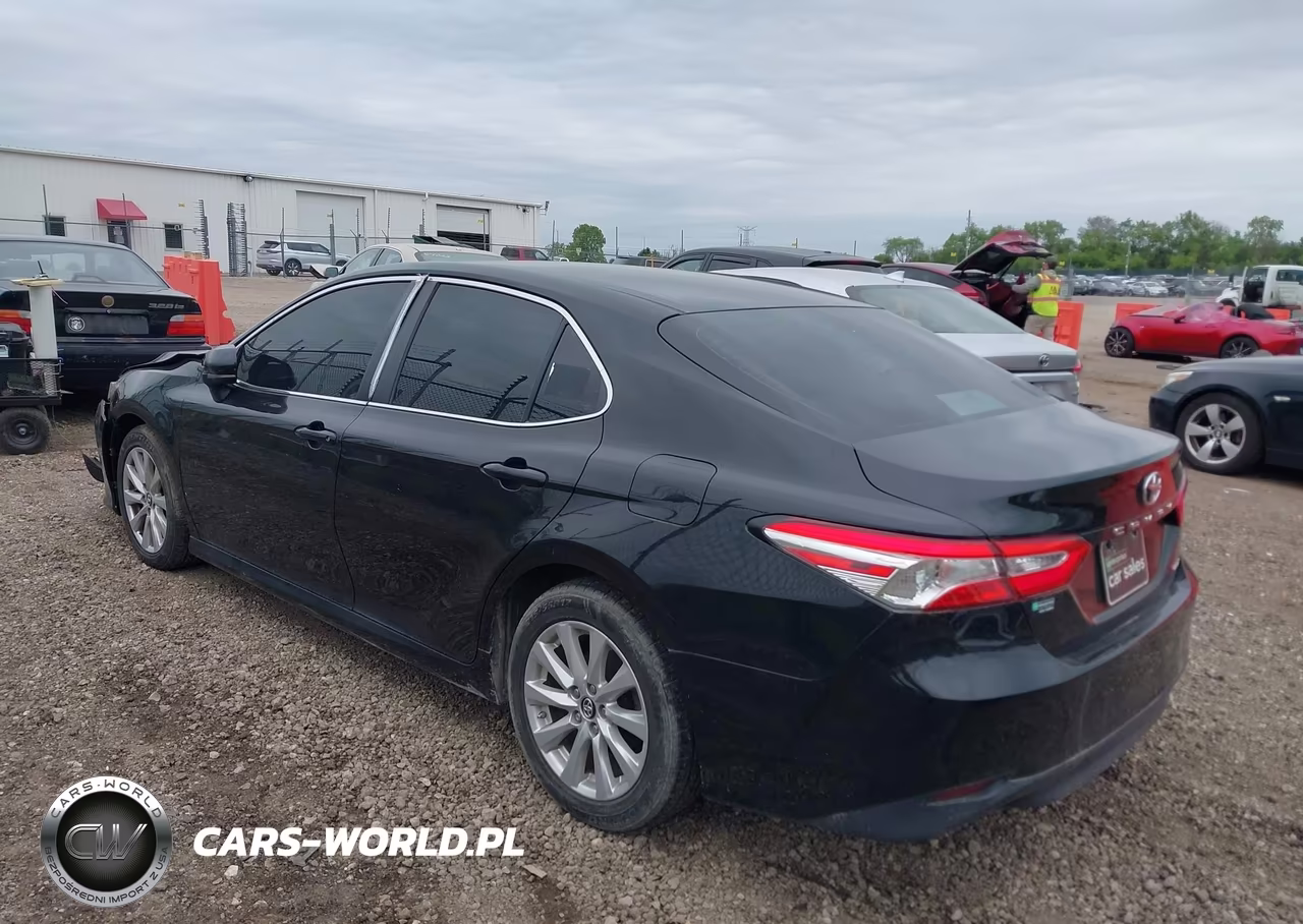 2018 Toyota Camry Le VIN:4T1B11HK8JU095351 - 3