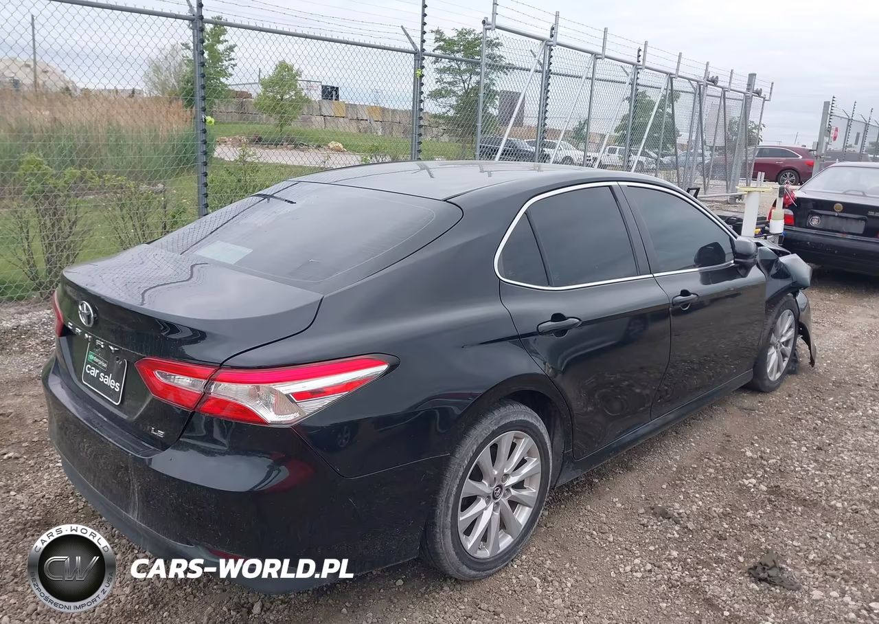 2018 Toyota Camry Le VIN:4T1B11HK8JU095351 - 4