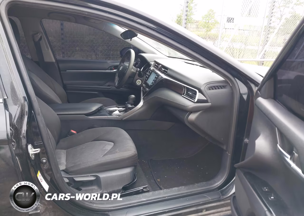 2018 Toyota Camry Le VIN:4T1B11HK8JU095351 - 5