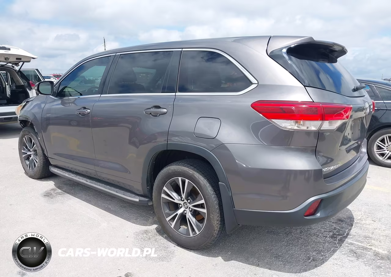 2017 Toyota Highlander Le VIN:5TDZZRFH3HS205898 - 3