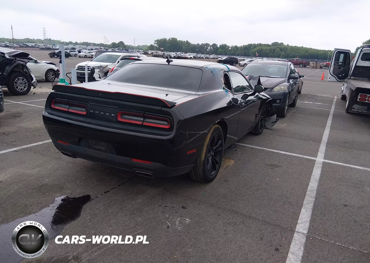 2018 Dodge Challenger Sxt Plus VIN:2C3CDZAG5JH161396 - 4