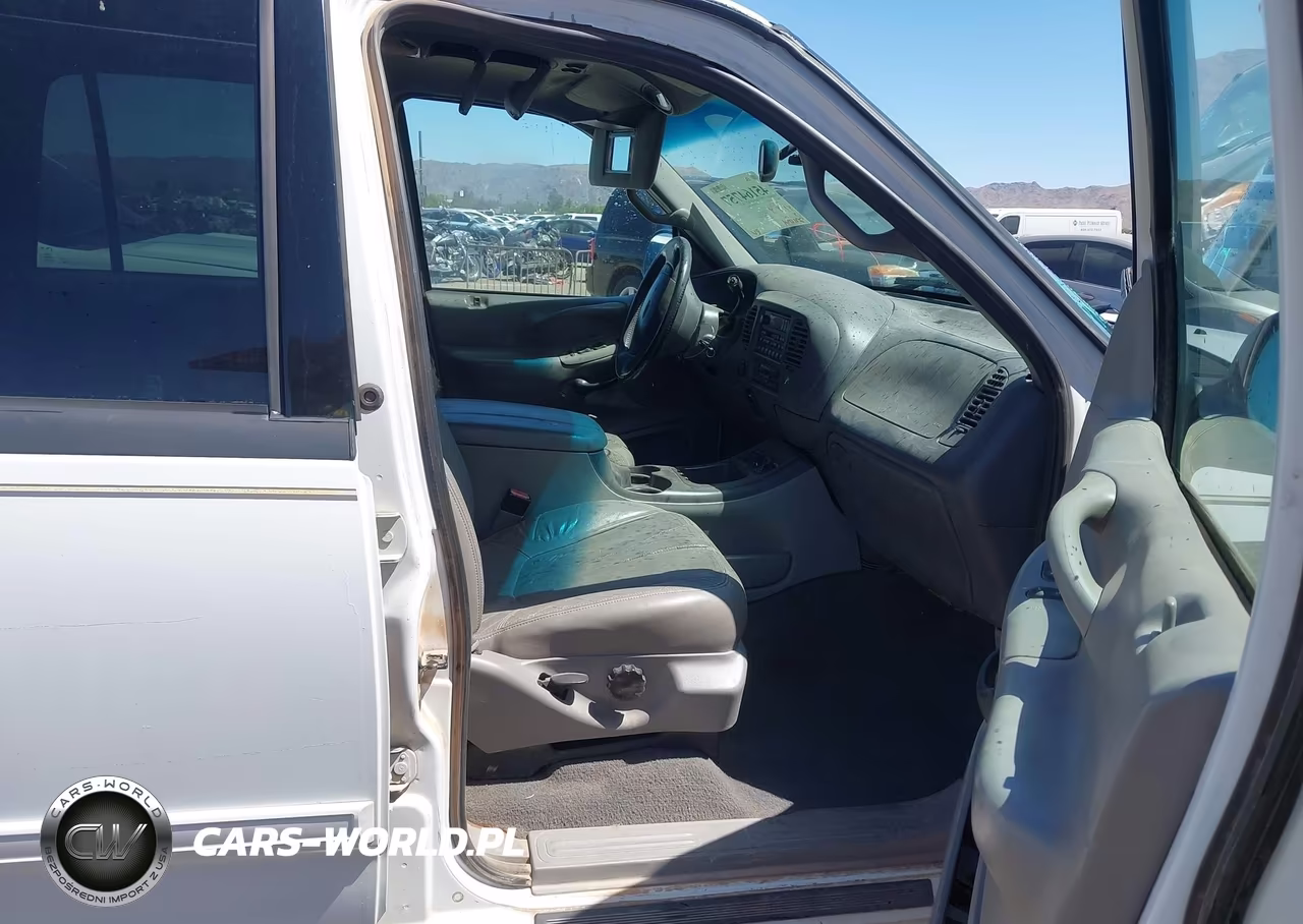 2001 Ford Expedition Eddie Bauer VIN:1FMPU18L11LA45564 - 5