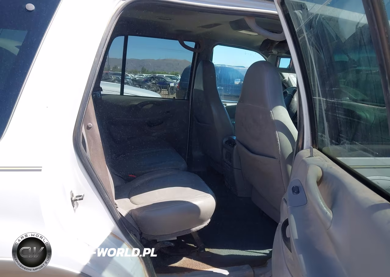 2001 Ford Expedition Eddie Bauer VIN:1FMPU18L11LA45564 - 8