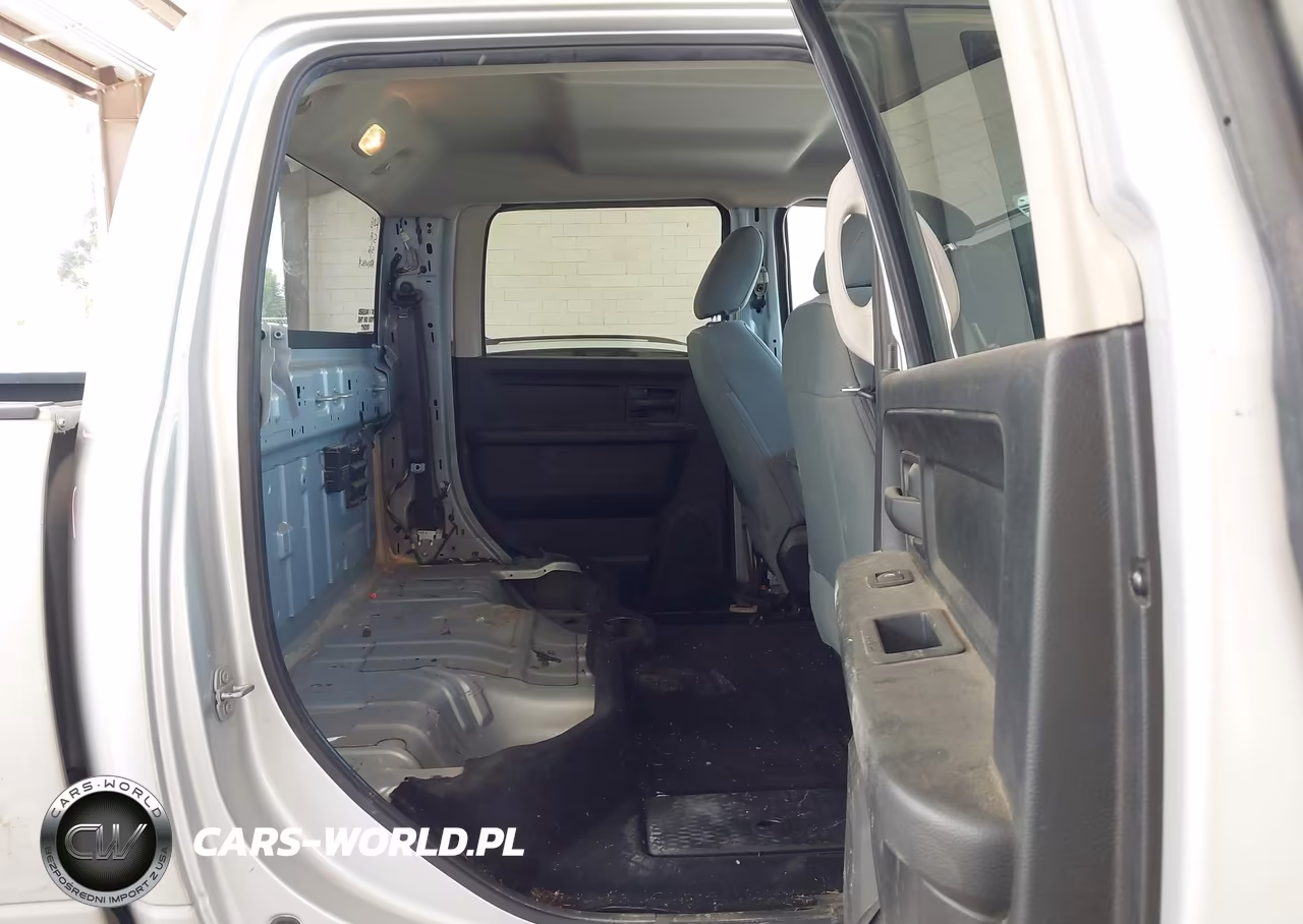 2017 Ram 3500 Tradesman 4X4 6'4 Box VIN:3C63R3CL7HG623155 - 8