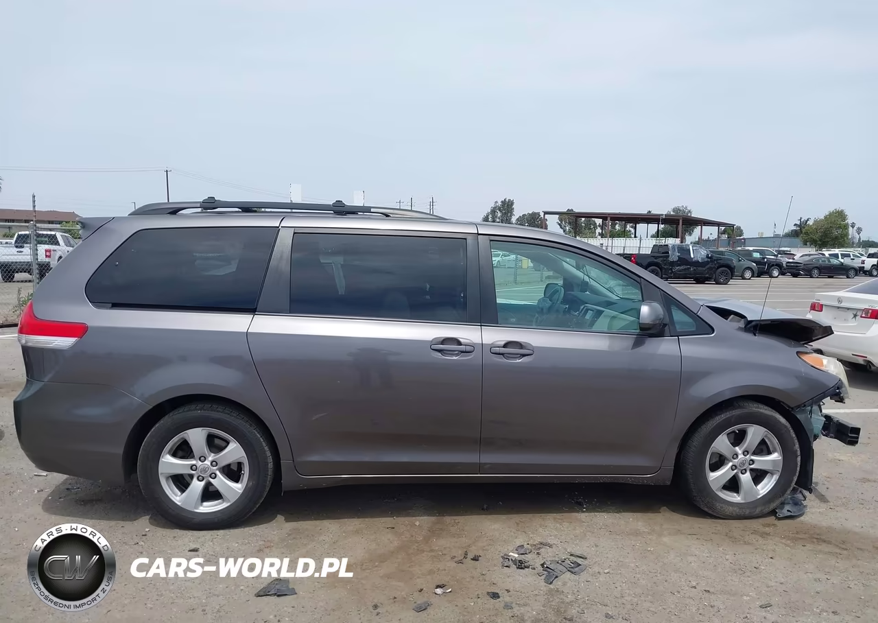2011 Toyota Sienna Le V6 VIN:5TDKK3DC5BS100961 - 14