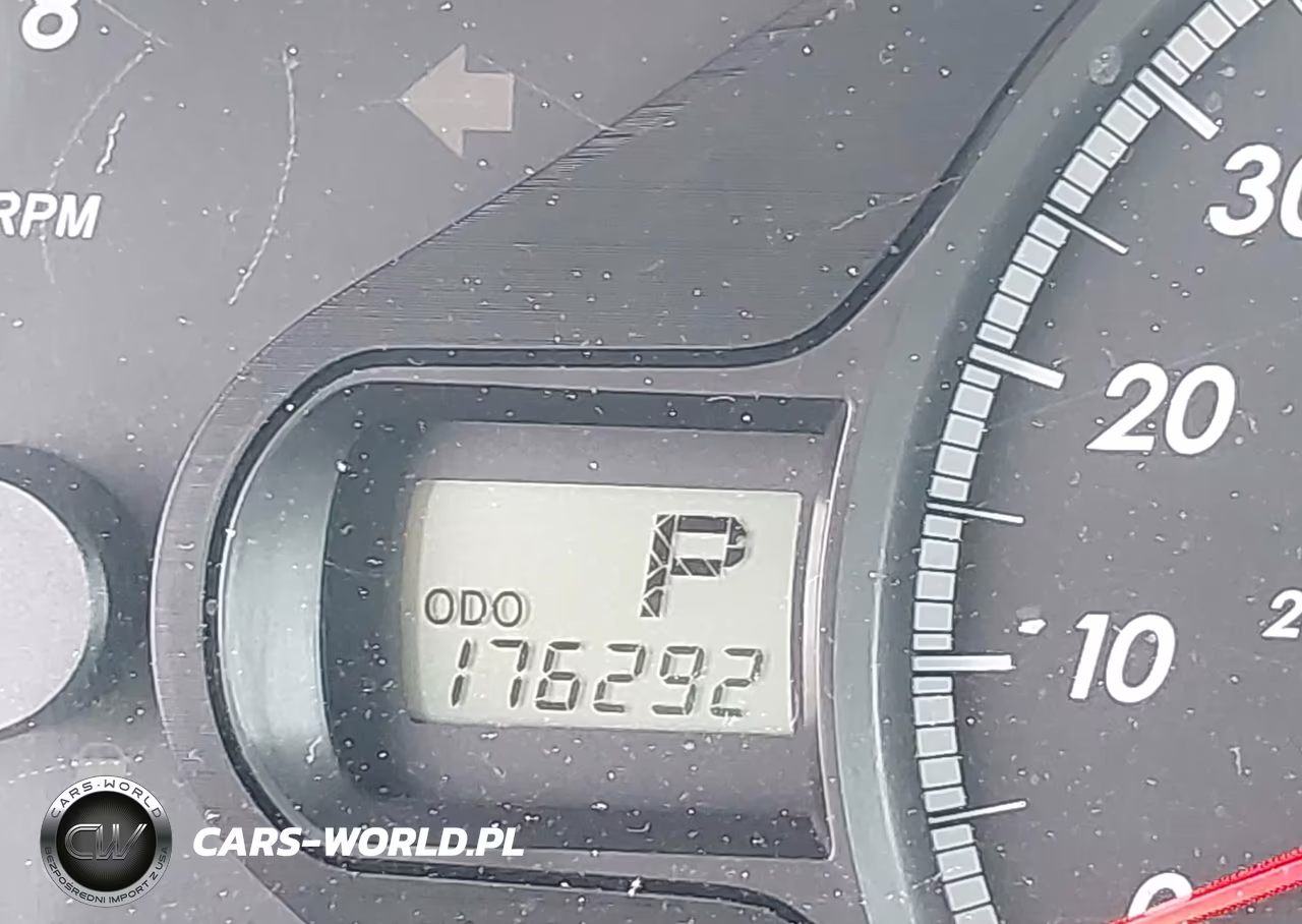 2011 Toyota Sienna Le V6 VIN:5TDKK3DC5BS100961 - 16