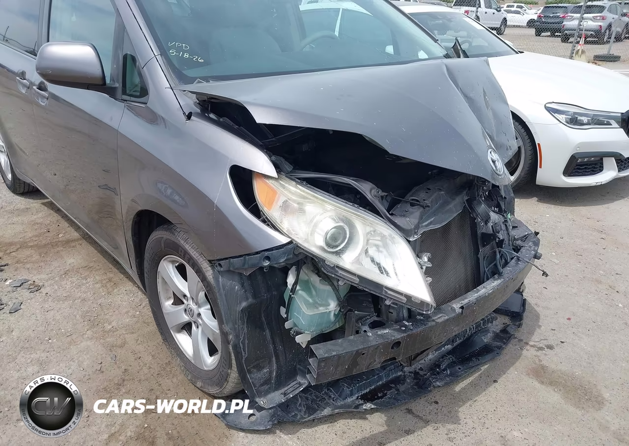 2011 Toyota Sienna Le V6 VIN:5TDKK3DC5BS100961 - 19