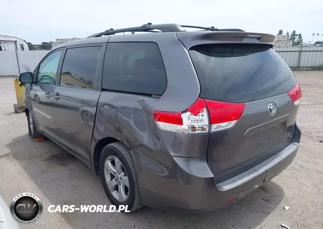 2011 Toyota Sienna Le V6 VIN:5TDKK3DC5BS100961 - 3