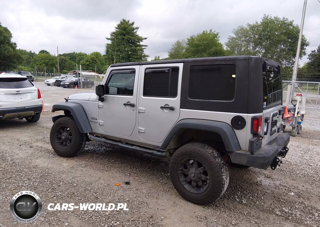2010 Jeep Wrangler Unlimited Sport VIN:1J4BB3H14AL134604 - 3