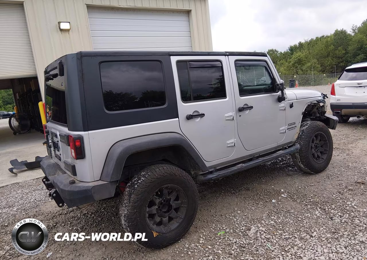 2010 Jeep Wrangler Unlimited Sport VIN:1J4BB3H14AL134604 - 4