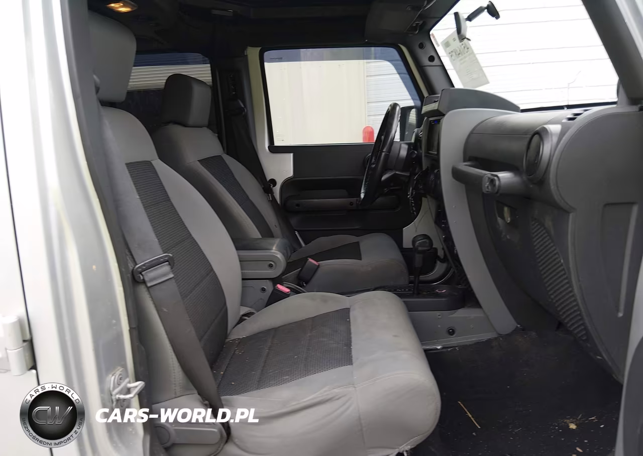 2010 Jeep Wrangler Unlimited Sport VIN:1J4BB3H14AL134604 - 5