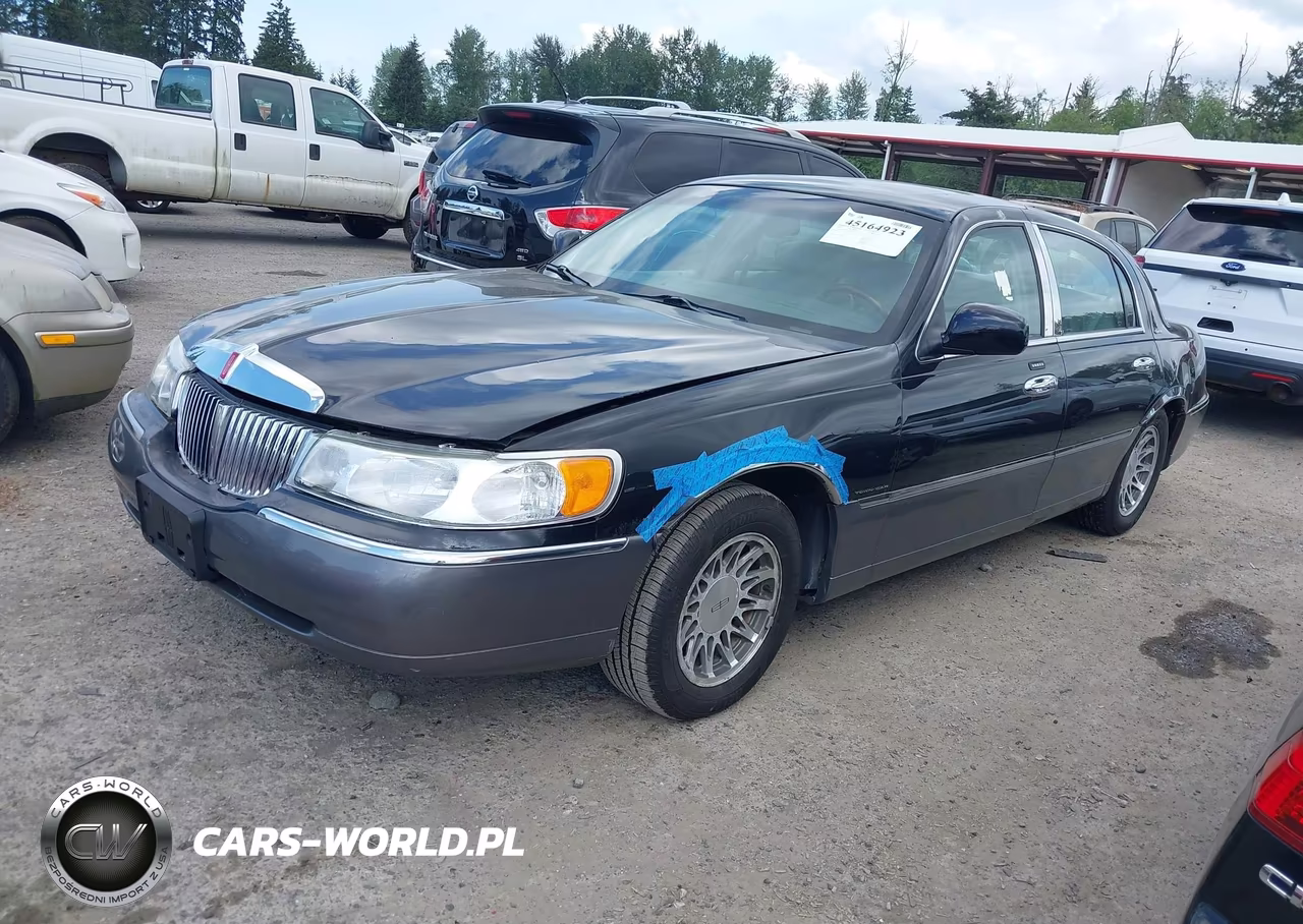 2001 Lincoln Town Car Signature VIN:1LNHM82W61Y732736 - 2