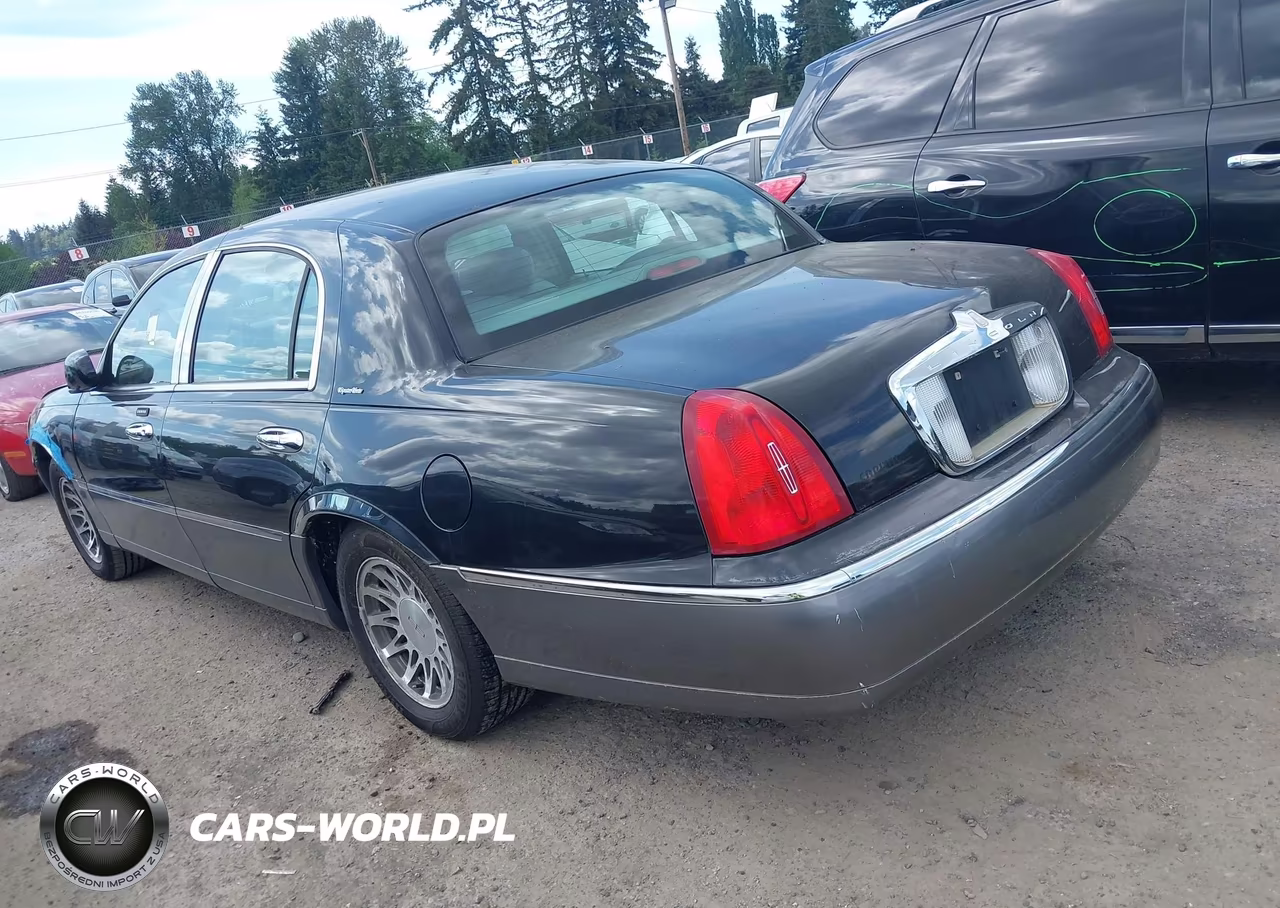 2001 Lincoln Town Car Signature VIN:1LNHM82W61Y732736 - 3