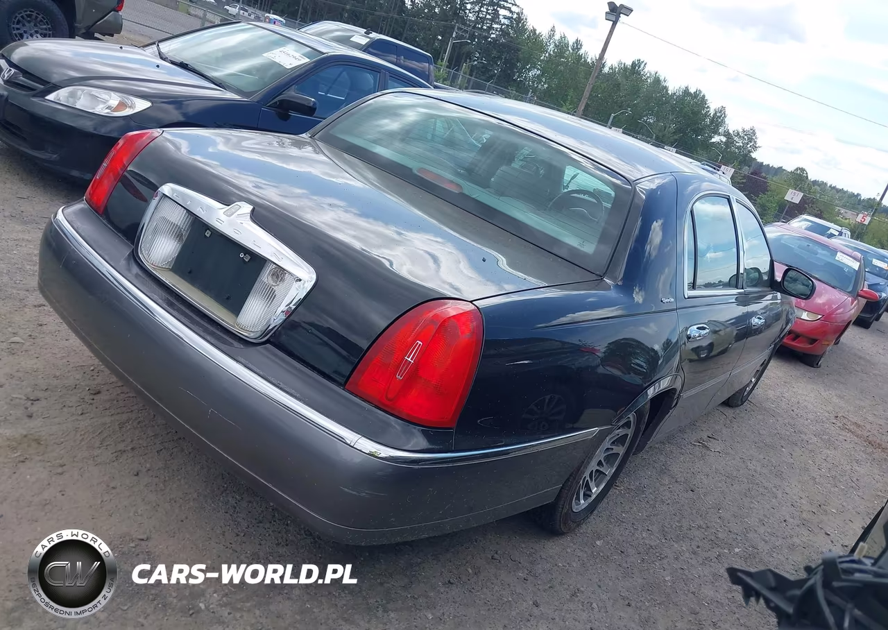 2001 Lincoln Town Car Signature VIN:1LNHM82W61Y732736 - 4