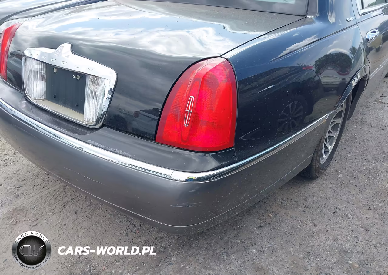 2001 Lincoln Town Car Signature VIN:1LNHM82W61Y732736 - 6