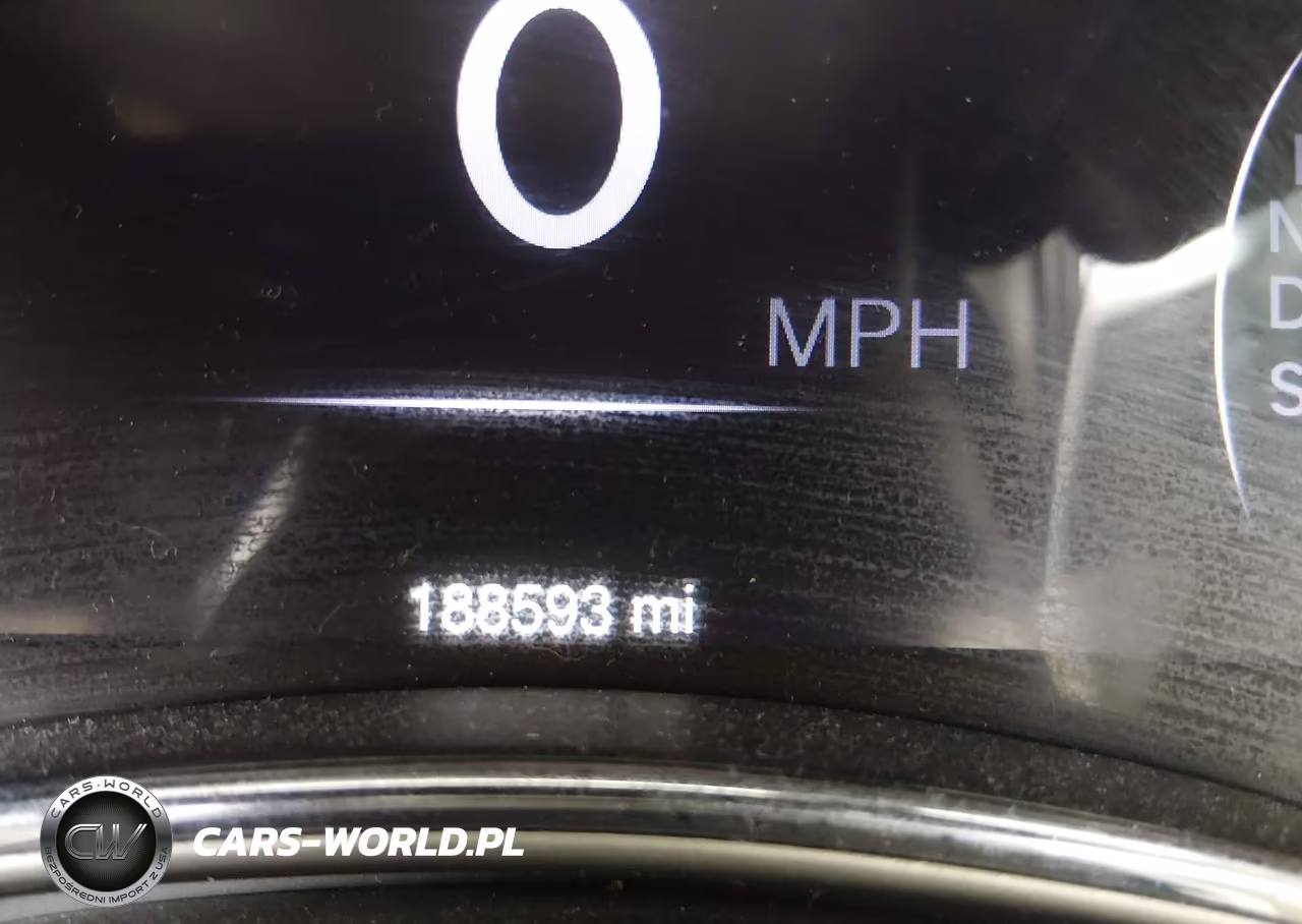 2015 Jeep Grand Cherokee Overland VIN:1C4RJECG1FC755272 - 16