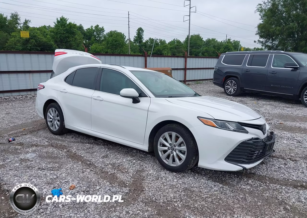 2019 Toyota Camry Le – zdjęcie 1 z 17