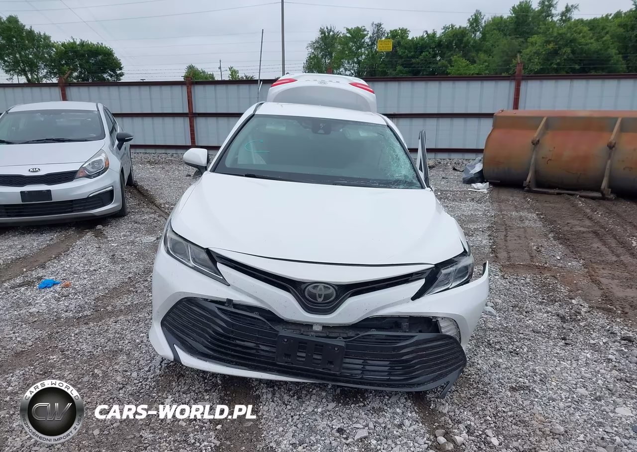 2019 Toyota Camry Le VIN:4T1B11HKXKU184503 - 13