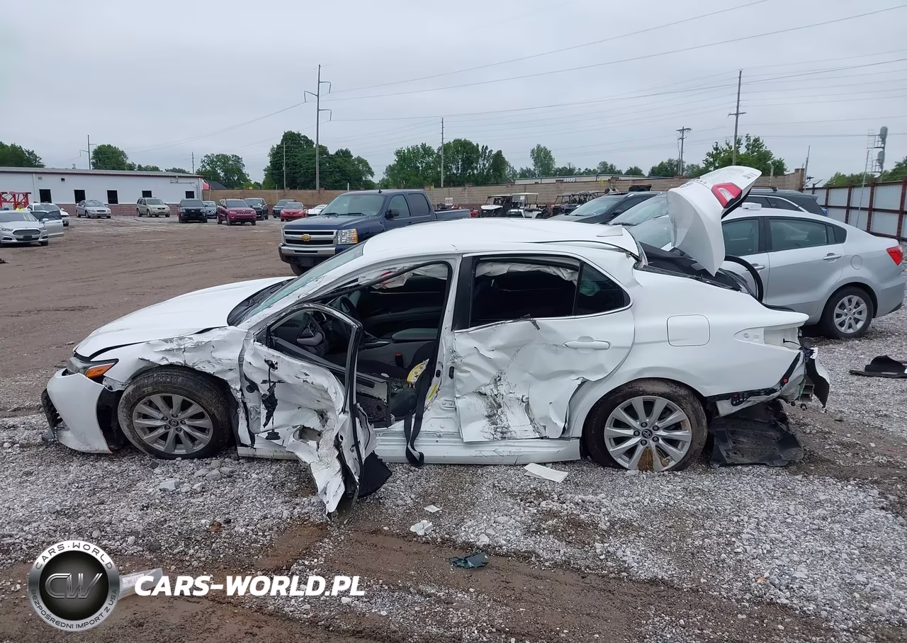 2019 Toyota Camry Le VIN:4T1B11HKXKU184503 - 15