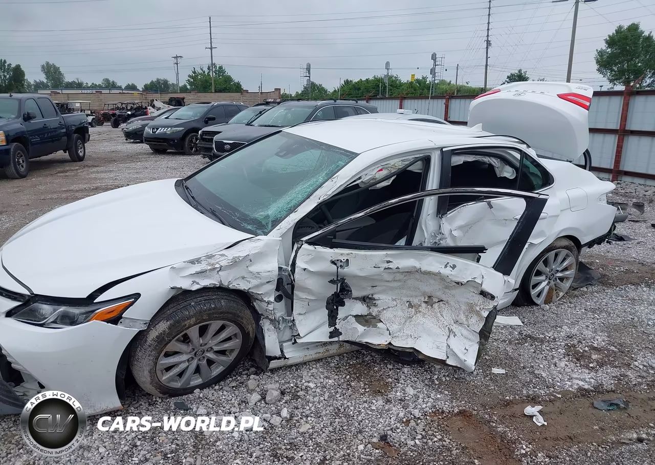 2019 Toyota Camry Le VIN:4T1B11HKXKU184503 - 6