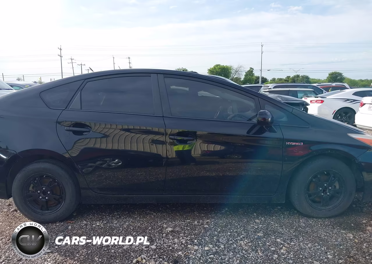 2015 Toyota Prius Two VIN:JTDKN3DU6F0430598 - 13