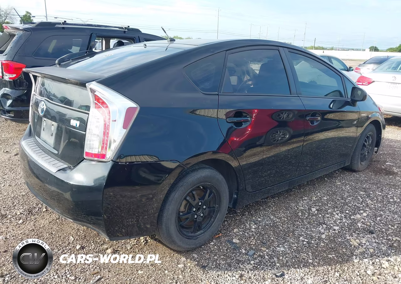 2015 Toyota Prius Two VIN:JTDKN3DU6F0430598 - 4