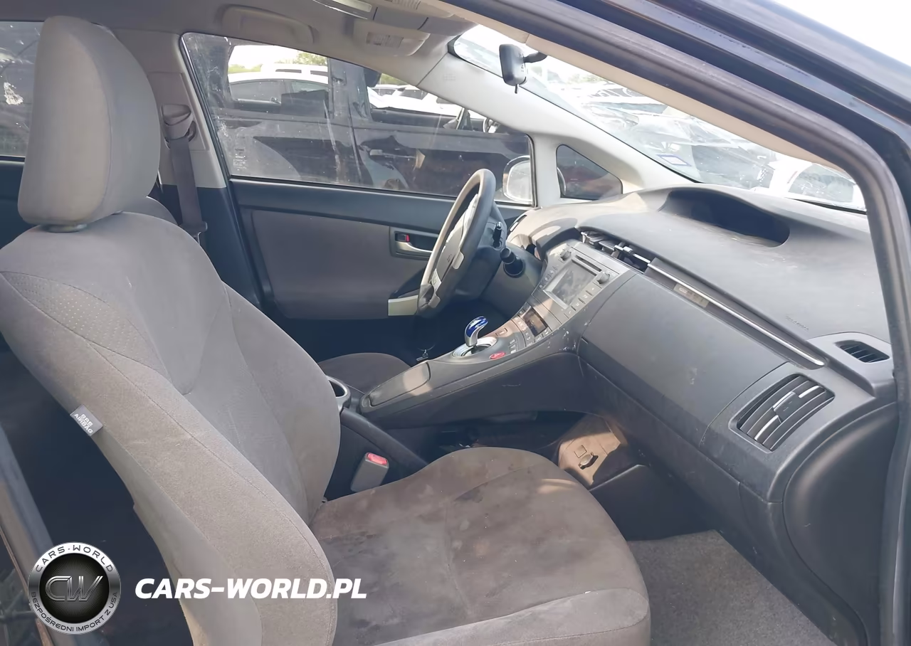2015 Toyota Prius Two VIN:JTDKN3DU6F0430598 - 5