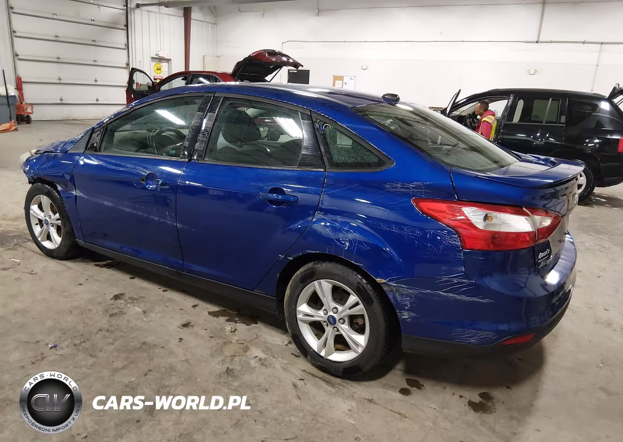 2012 Ford Focus Se VIN:1FAHP3F20CL464990 - 3