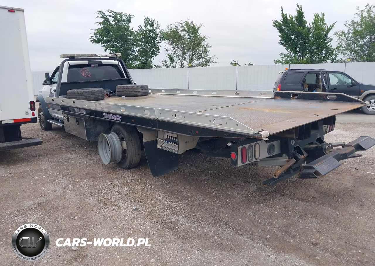2017 Ram 5500 Chassis Tradesman-Slt VIN:3C7WRNDL1HG586557 - 3