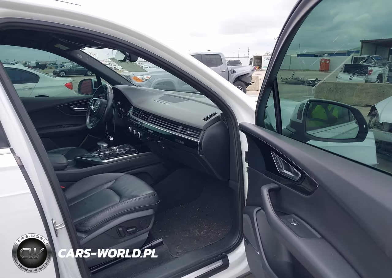 2017 Audi Q7 3.0T Premium VIN:WA1LAAF71HD056435 - 5