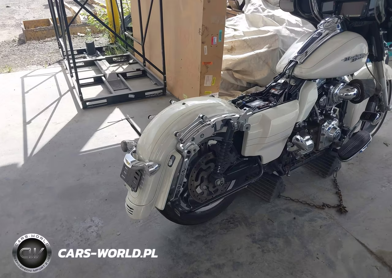 2015 Harley-Davidson Flhxs Street Glide Special VIN:1HD1KRM13FB666772 - 4