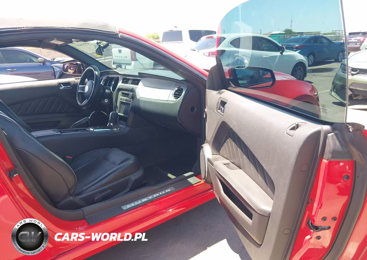 2014 Ford Mustang V6 Premium VIN:1ZVBP8EM3E5243016 - 5