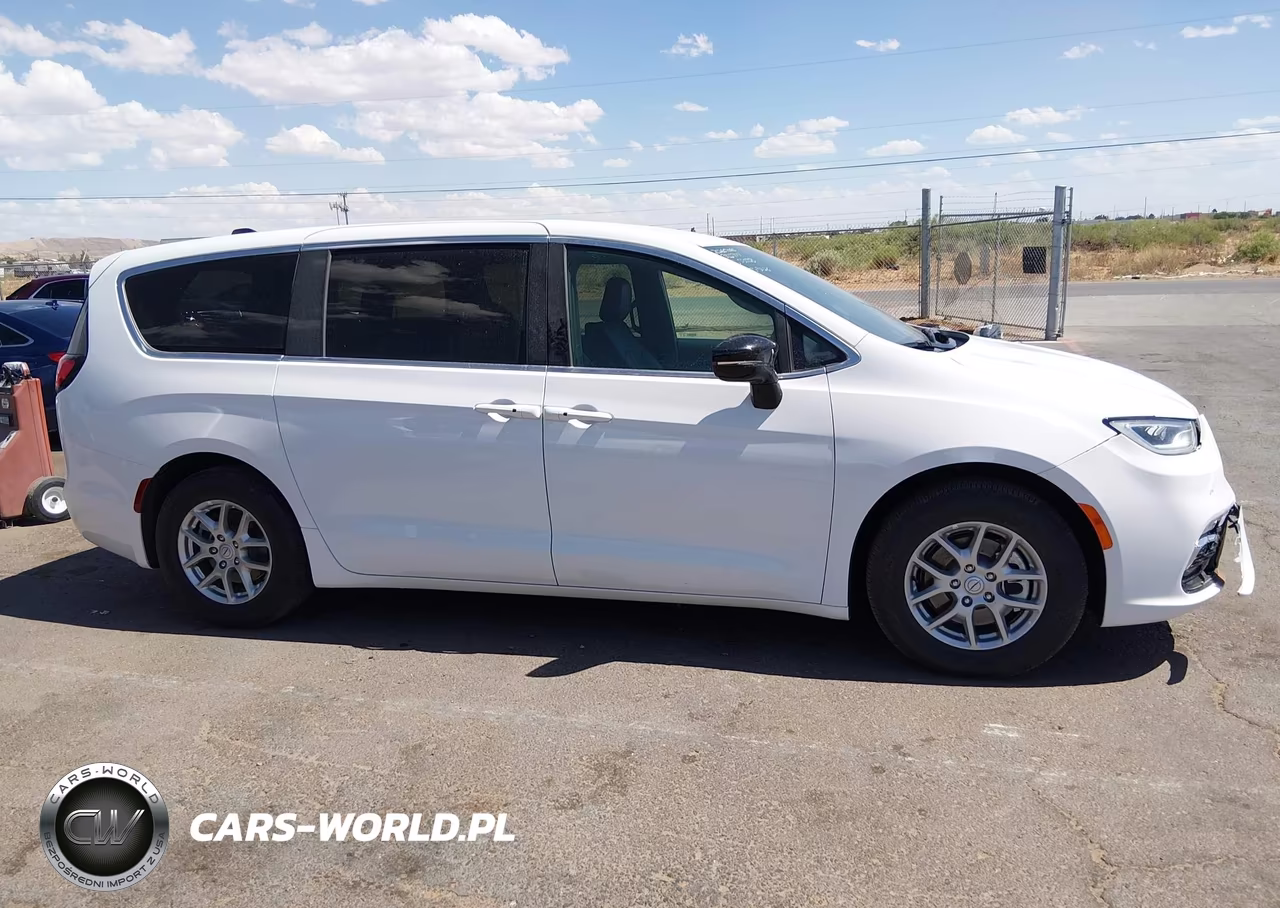 2026 Chrysler Pacifica Select VIN:2C4RC1BG7TR226058 - 13