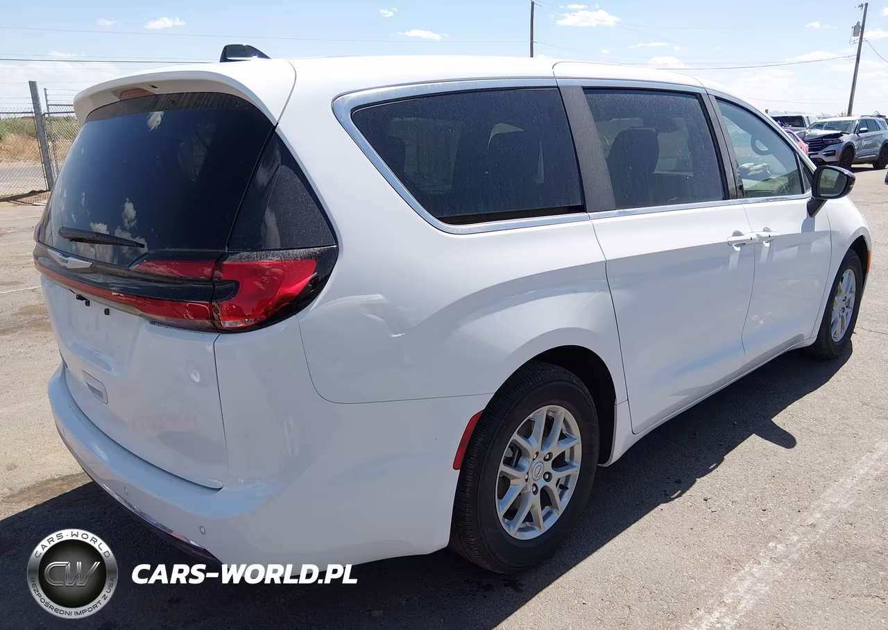 2026 Chrysler Pacifica Select VIN:2C4RC1BG7TR226058 - 4
