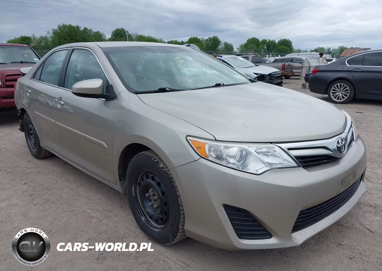 2014 Toyota Camry Le – zdjęcie 1 z 17